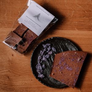 Milk chocolate with cranberries & violets 0
